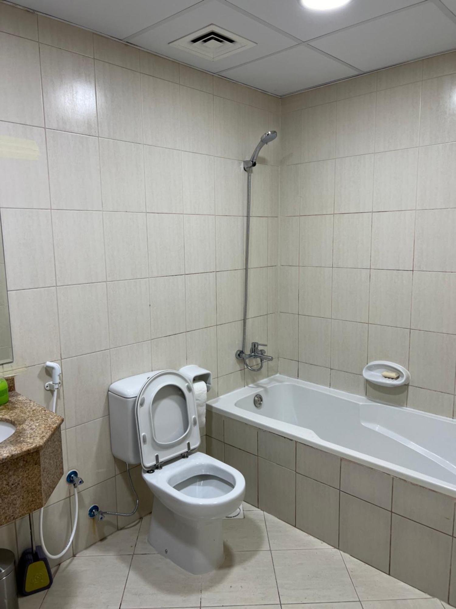 Ft22 R3 Open Beach Ajman Washroom Is Outside Eksteriør bilde